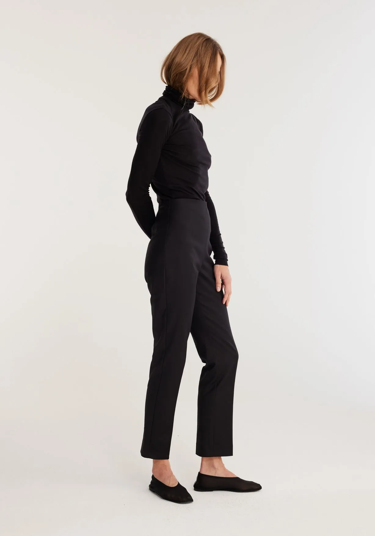 CIGARETTE LEG TROUSERS